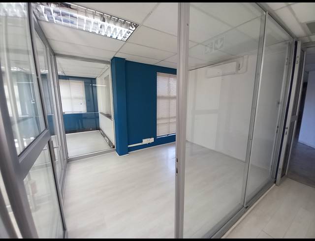 1,940M² OFFICE TO LET IN BRYANSTON
